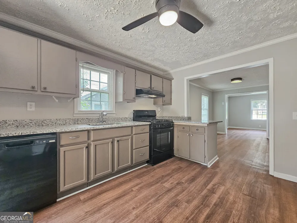 202 White ST Hogansville, GA 30230