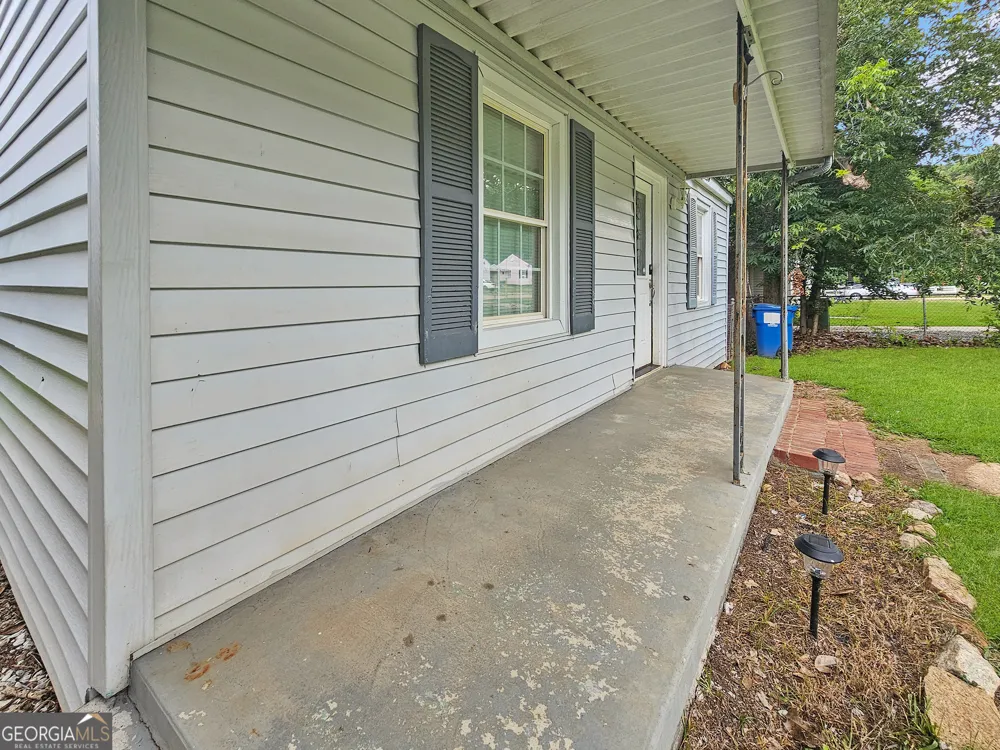 202 White ST Hogansville, GA 30230