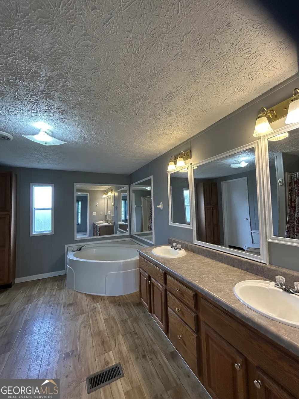 205 Bay ST Collins, GA 30421