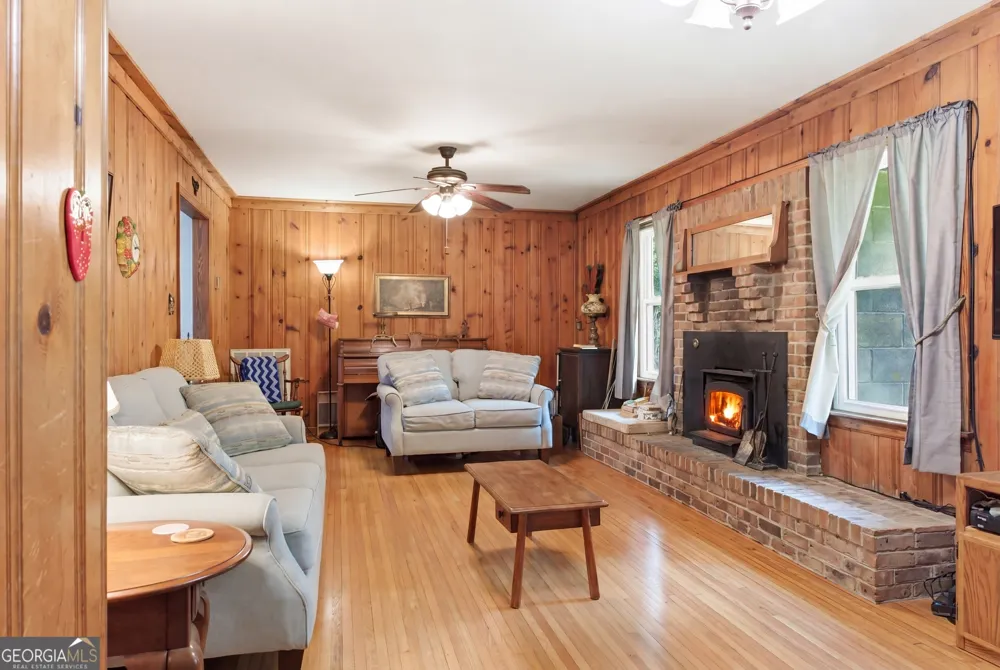 169 N Pinecrest RD Toccoa, GA 30577