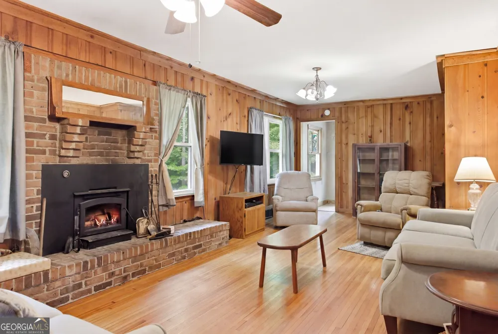 169 N Pinecrest RD Toccoa, GA 30577