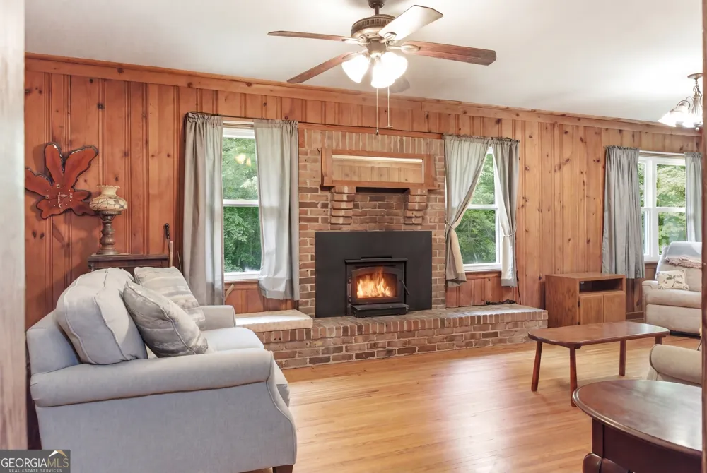169 N Pinecrest RD Toccoa, GA 30577
