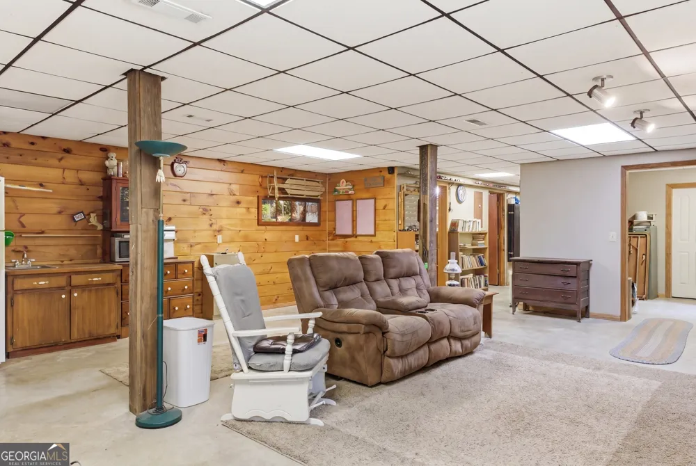 169 N Pinecrest RD Toccoa, GA 30577