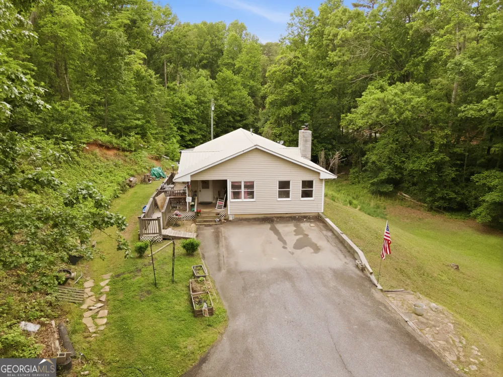 169 N Pinecrest RD Toccoa, GA 30577