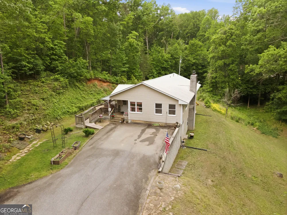169 N Pinecrest RD Toccoa, GA 30577