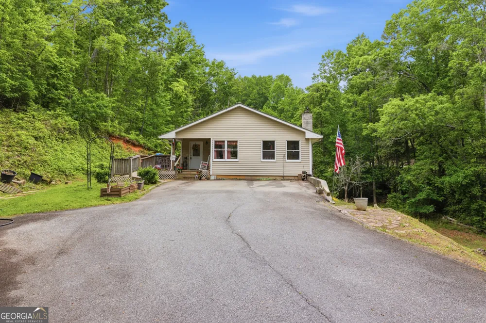 169 N Pinecrest RD Toccoa, GA 30577