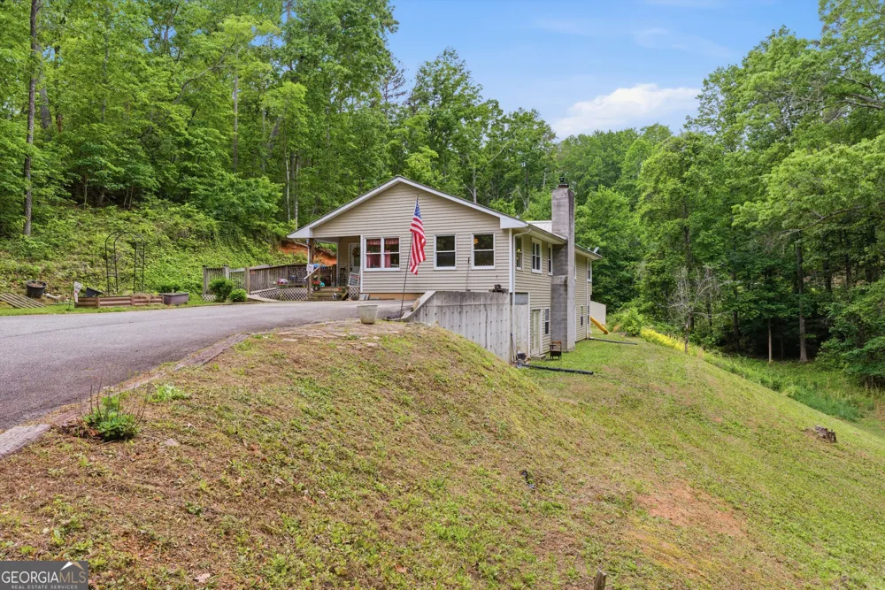 169 N Pinecrest RD Toccoa, GA 30577