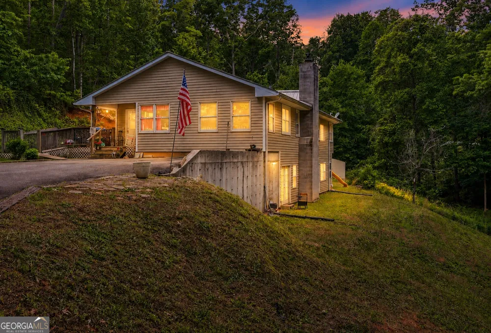 169 N Pinecrest RD Toccoa, GA 30577