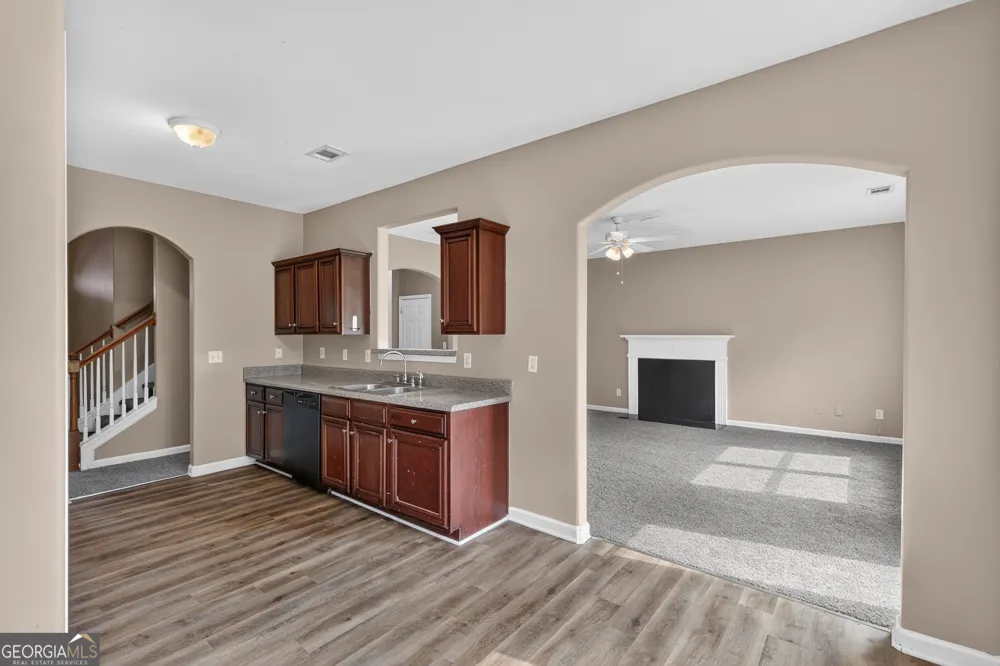 354 Shady GLN Dallas, GA 30132