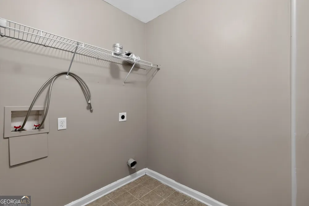 354 Shady GLN Dallas, GA 30132