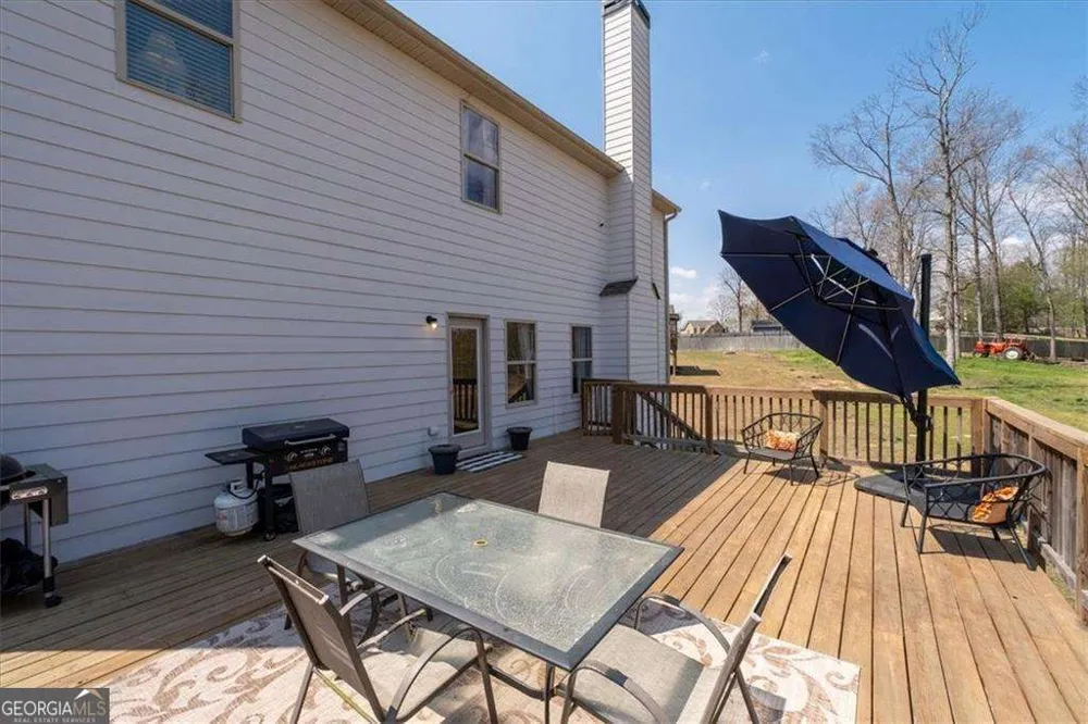 17 Four Feathers LN NE Rydal, GA 30171