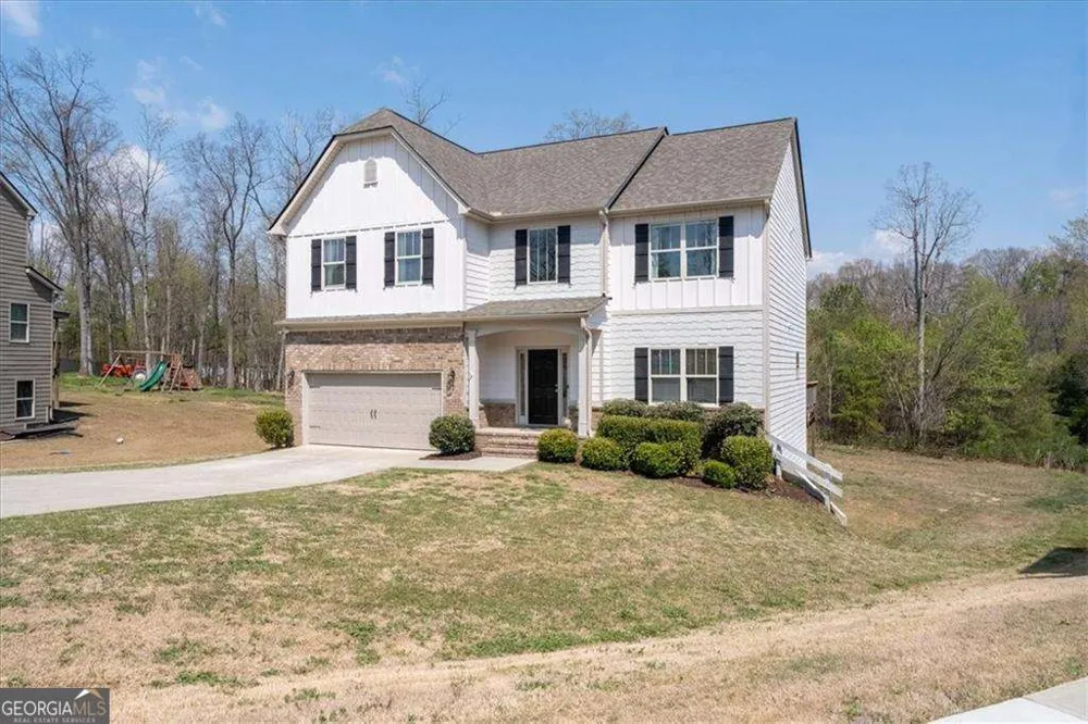 17 Four Feathers LN NE Rydal, GA 30171