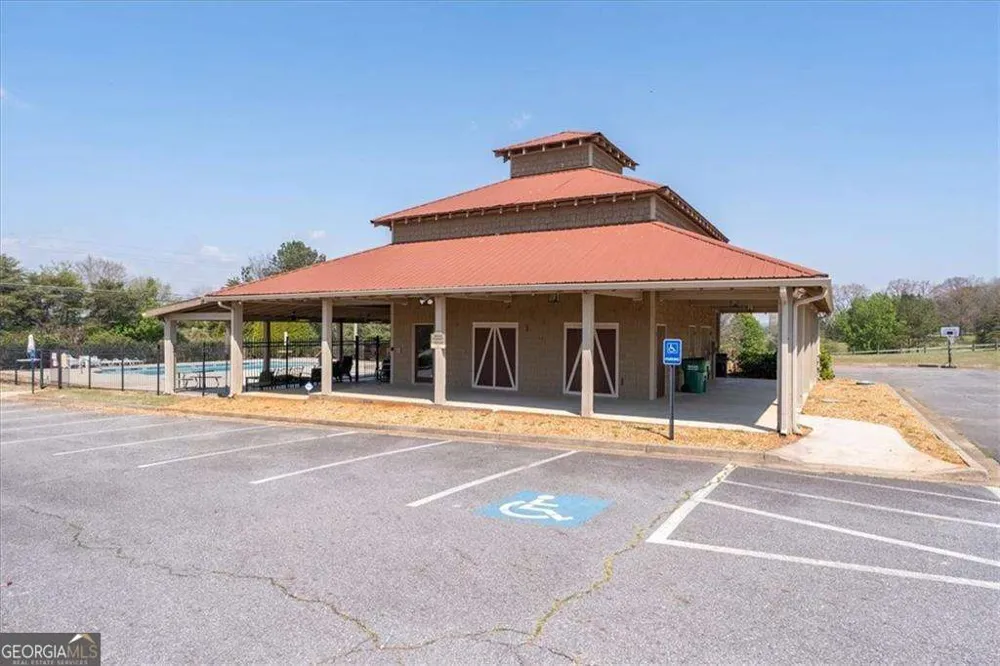 17 Four Feathers LN NE Rydal, GA 30171
