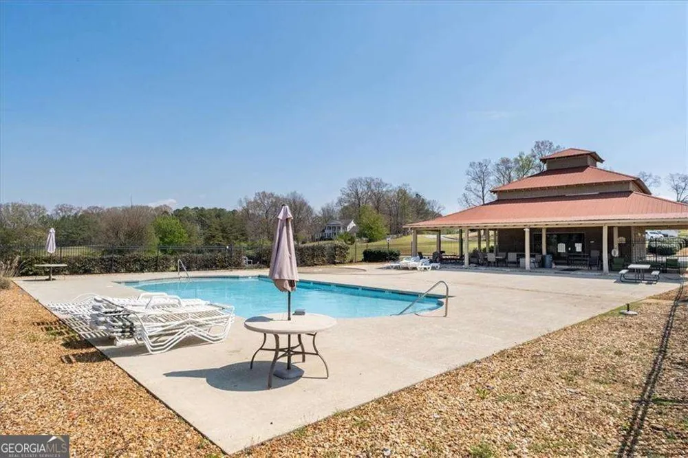 17 Four Feathers LN NE Rydal, GA 30171