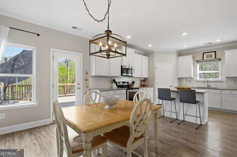 17 Four Feathers LN NE Rydal, GA 30171
