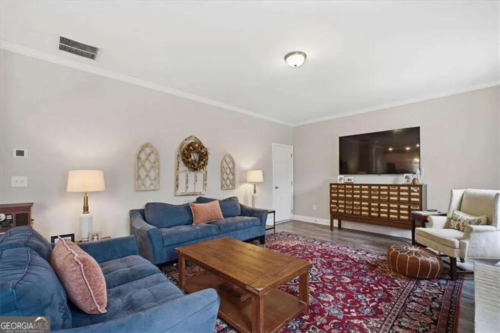 17 Four Feathers LN NE Rydal, GA 30171