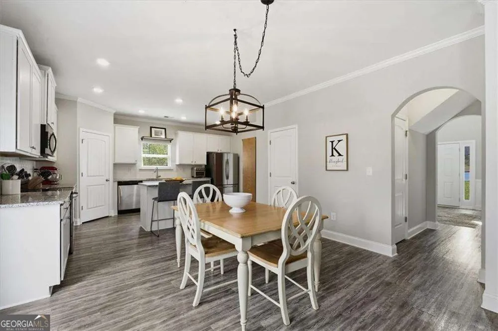 17 Four Feathers LN NE Rydal, GA 30171