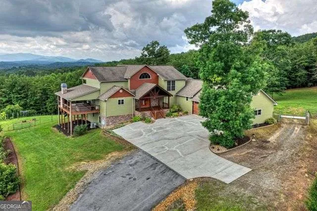 384 Dean RD Mineral Bluff, GA 30559