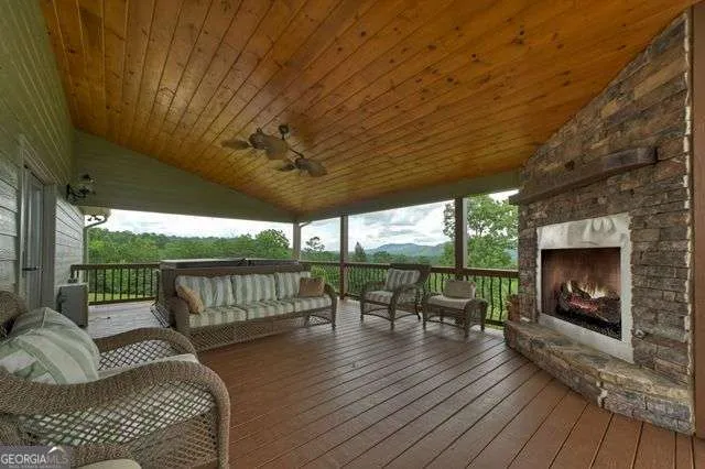 384 Dean RD Mineral Bluff, GA 30559