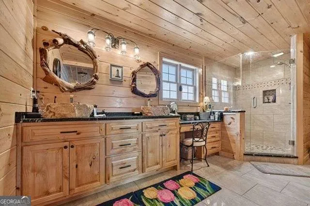 384 Dean RD Mineral Bluff, GA 30559