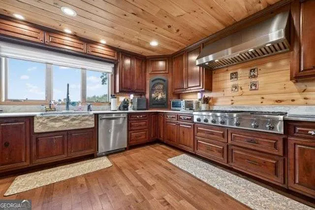 384 Dean RD Mineral Bluff, GA 30559