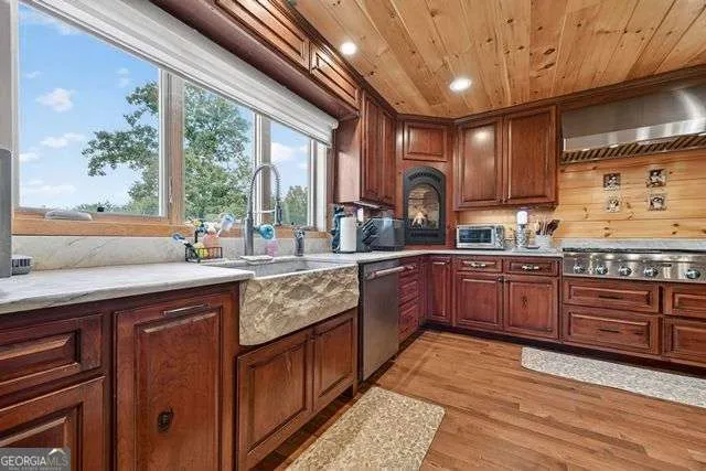 384 Dean RD Mineral Bluff, GA 30559