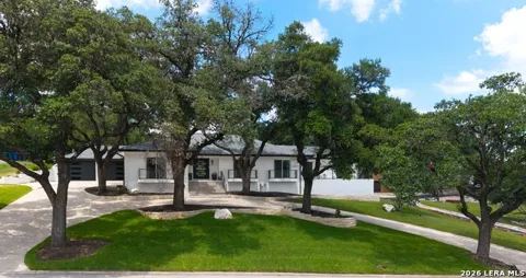 311 E WOODLAKE DR