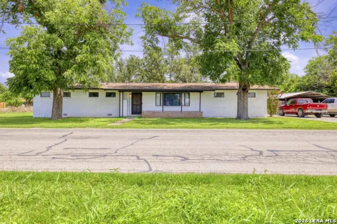 1019 E LEONA RD