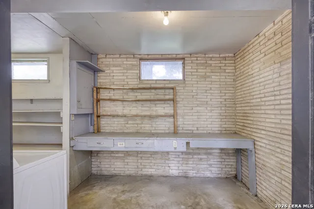 1019 E LEONA RD Uvalde, TX 78801