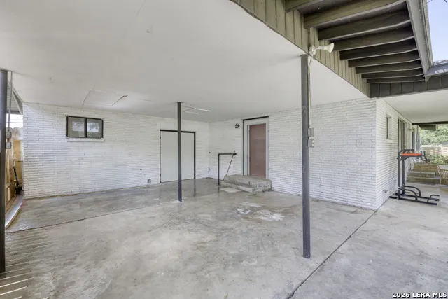 1019 E LEONA RD Uvalde, TX 78801