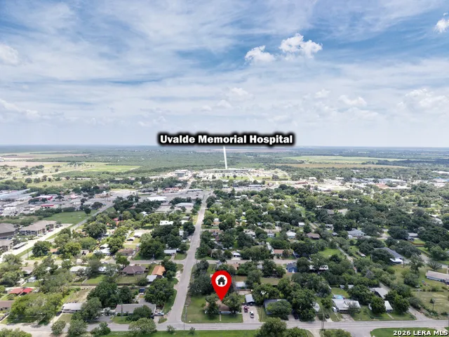 1019 E LEONA RD Uvalde, TX 78801