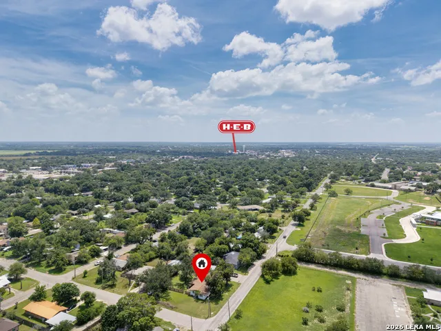 1019 E LEONA RD Uvalde, TX 78801