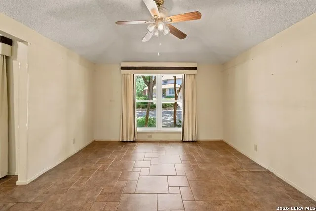 2306 Park Creek San Antonio, TX 78259