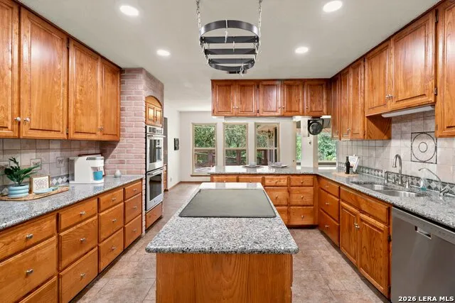 2306 Park Creek San Antonio, TX 78259