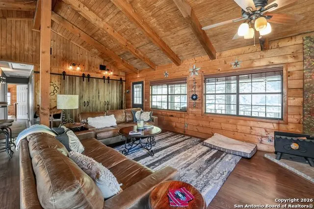 648 BLUFFCREEK RD Leakey, TX 78873
