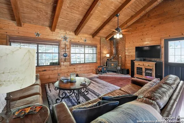 648 BLUFFCREEK RD Leakey, TX 78873