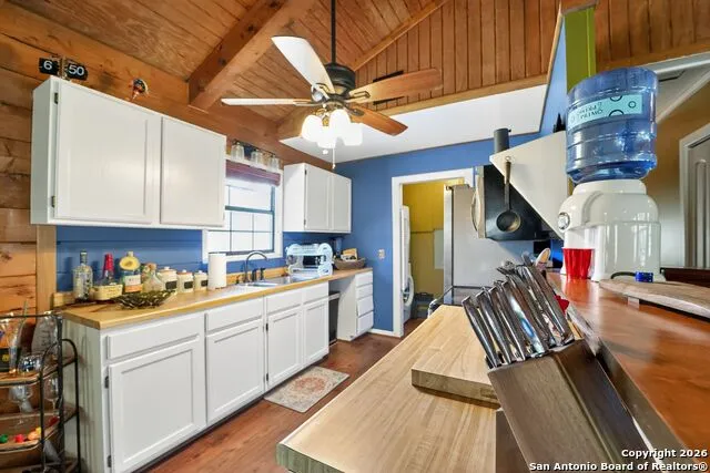 648 BLUFFCREEK RD Leakey, TX 78873