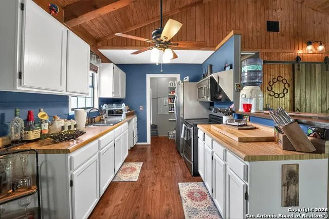 648 BLUFFCREEK RD Leakey, TX 78873