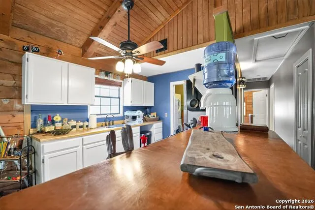 648 BLUFFCREEK RD Leakey, TX 78873