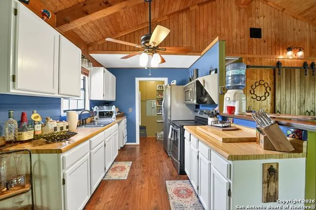 648 BLUFFCREEK RD Leakey, TX 78873