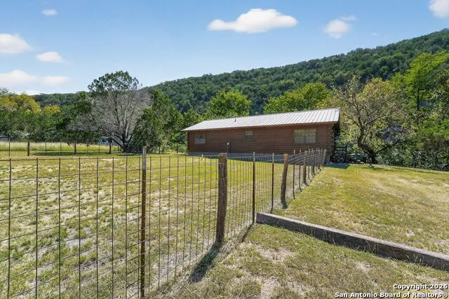 648 BLUFFCREEK RD Leakey, TX 78873