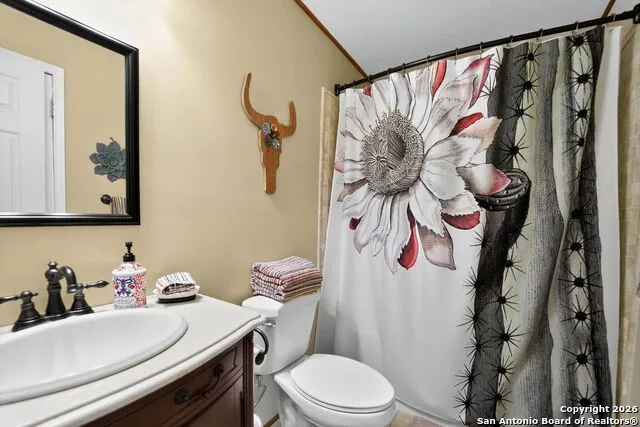 648 BLUFFCREEK RD Leakey, TX 78873