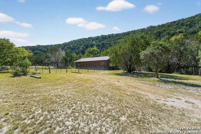 648 BLUFFCREEK RD Leakey, TX 78873