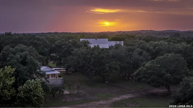 5261 W Ammann Rd Bulverde, TX 78163