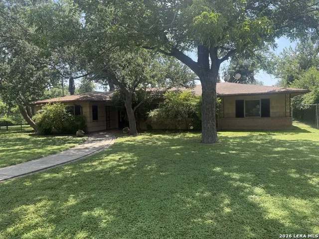 905 BLACK ST Uvalde, TX 78801