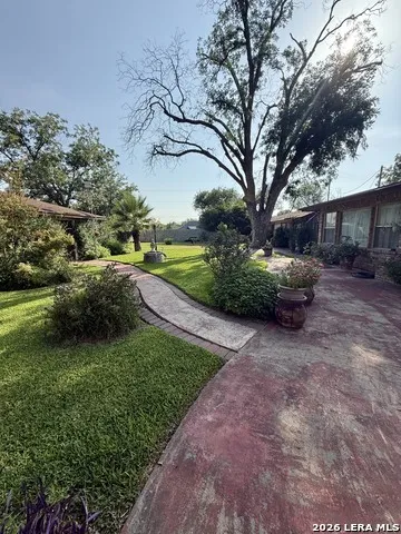 905 BLACK ST Uvalde, TX 78801