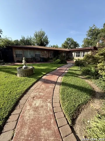905 BLACK ST Uvalde, TX 78801