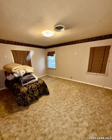 905 BLACK ST Uvalde, TX 78801