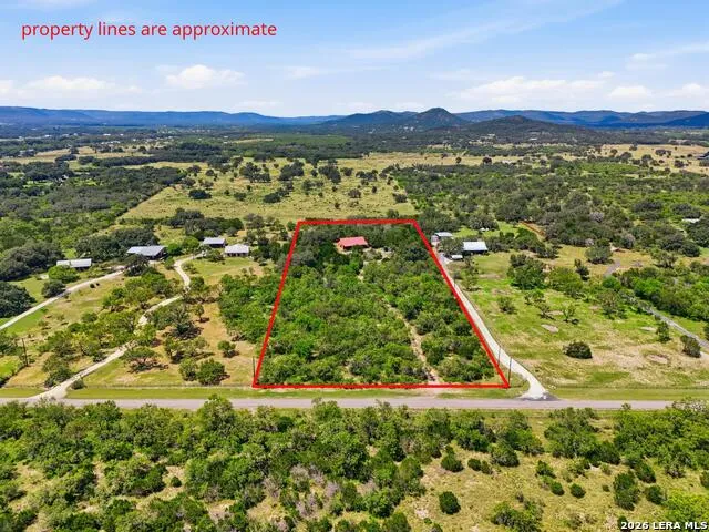 423 KAHN RD Rio Frio, TX 78879