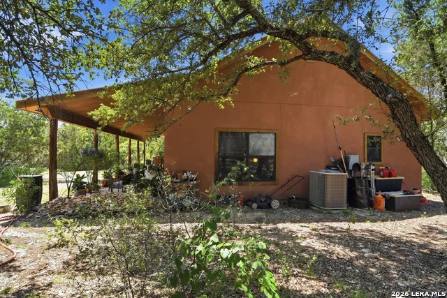 423 KAHN RD Rio Frio, TX 78879